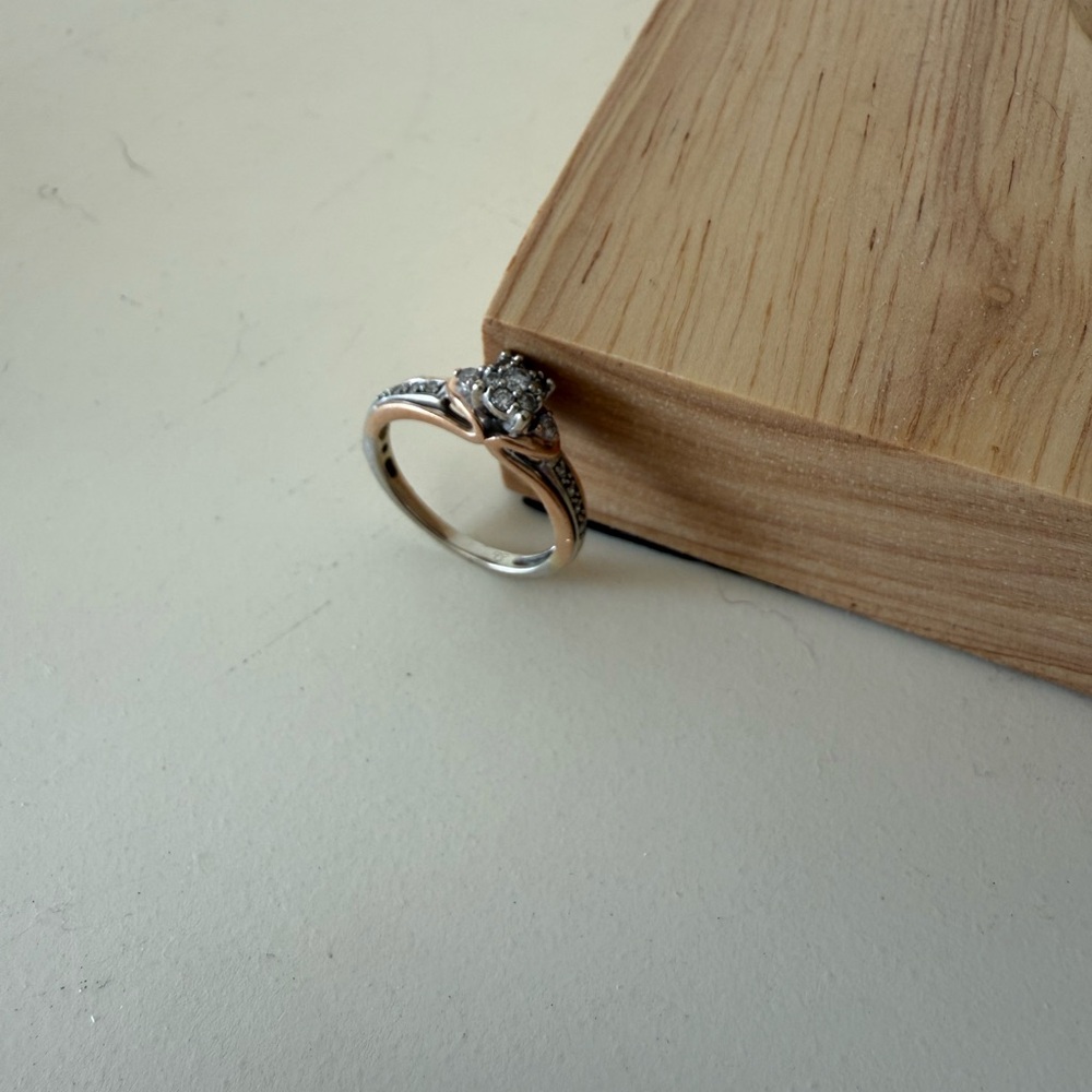 Kay Jewelers Elegant Silver and Gold Women's Ring